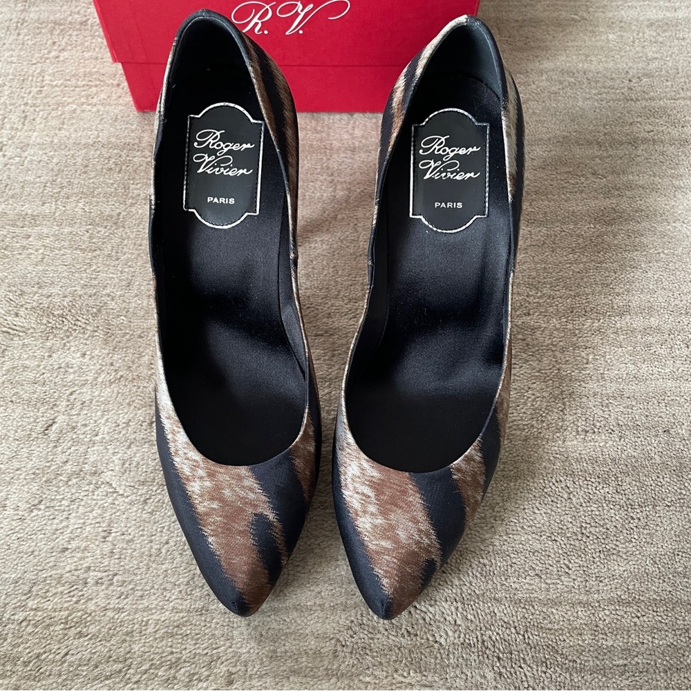 Roger Vivier Animal Print Pointed Heels